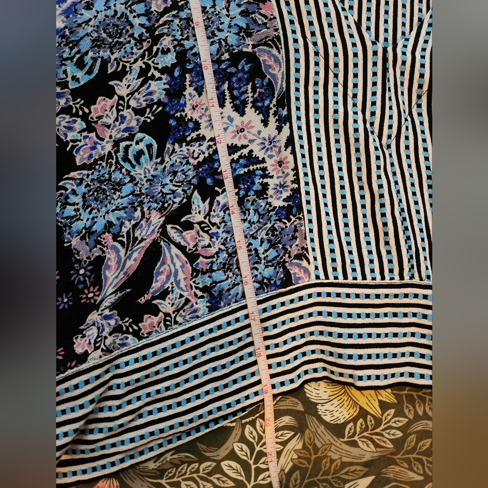 Free People Mix N Match Boho Black Floral V Neck Kimono Style Top Size Small - Picture 14 of 15